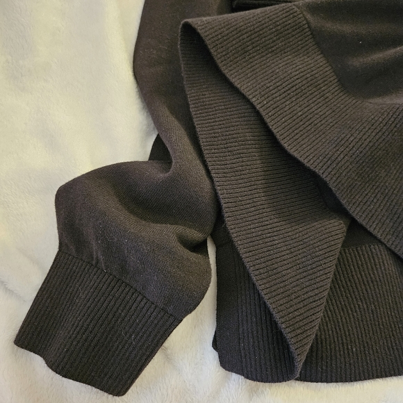 NWOT Tommy Hilfiger V-neck Knit Sweater - Picture 6 of 10